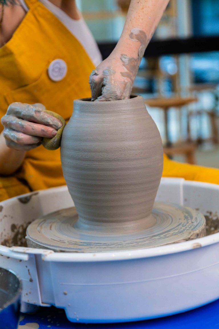 A Woman throwing a large vase on the pottery Wheel at Zolta Ceramics Studio, Pottery Wheel Beginners Workshop, Töpferkurs für Anfänger